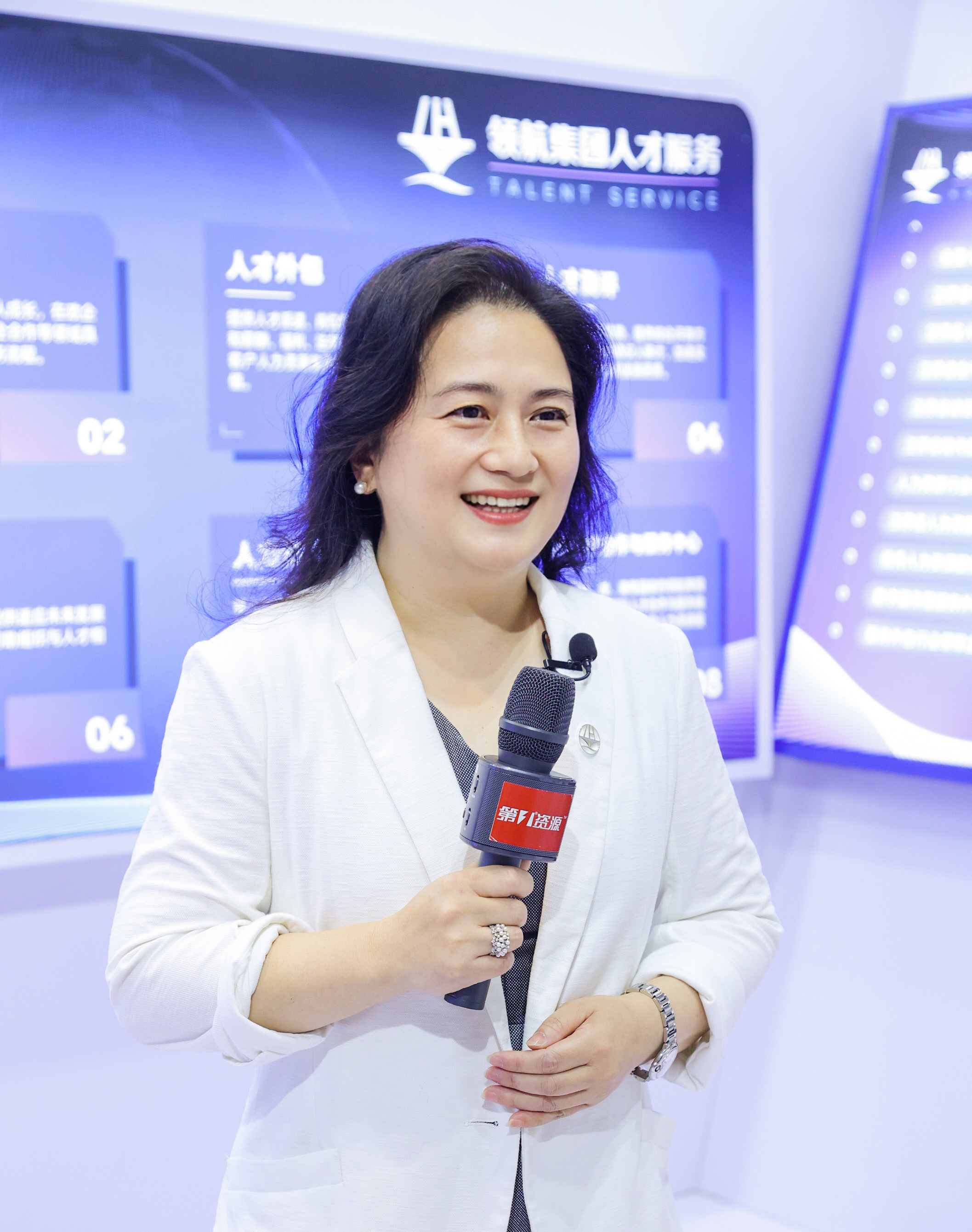 領(lǐng)航集團(tuán)副總裁湯化冰接受第一資源采訪.jpg